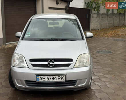 Серый Опель Мерива, объемом двигателя 1.69 л и пробегом 333 тыс. км за 3375 $, фото 1 на Automoto.ua