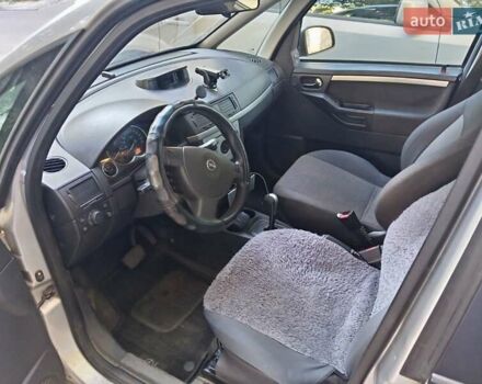 Серый Опель Мерива, объемом двигателя 1.8 л и пробегом 220 тыс. км за 3000 $, фото 2 на Automoto.ua