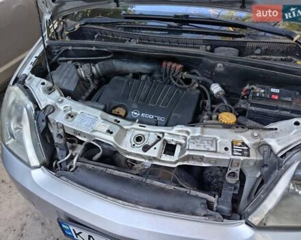 Серый Опель Мерива, объемом двигателя 1.8 л и пробегом 220 тыс. км за 3000 $, фото 5 на Automoto.ua