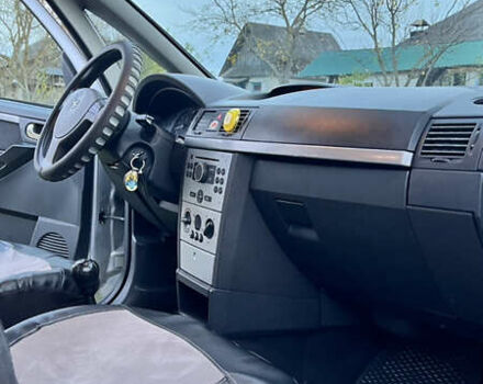 Серый Опель Мерива, объемом двигателя 1.7 л и пробегом 304 тыс. км за 5000 $, фото 6 на Automoto.ua