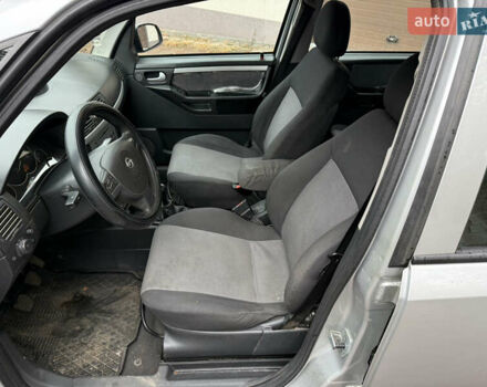 Серый Опель Мерива, объемом двигателя 1.69 л и пробегом 333 тыс. км за 3375 $, фото 10 на Automoto.ua