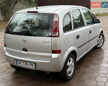 Серый Опель Мерива, объемом двигателя 1.69 л и пробегом 333 тыс. км за 3375 $, фото 4 на Automoto.ua