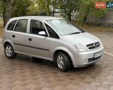 Серый Опель Мерива, объемом двигателя 1.69 л и пробегом 333 тыс. км за 3375 $, фото 2 на Automoto.ua