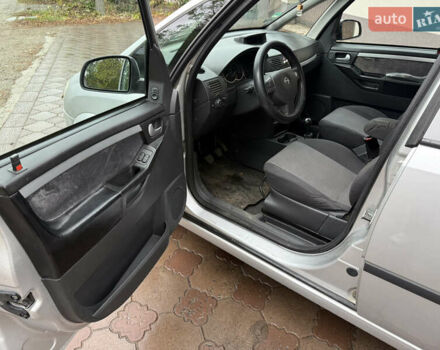 Серый Опель Мерива, объемом двигателя 1.69 л и пробегом 333 тыс. км за 3375 $, фото 9 на Automoto.ua