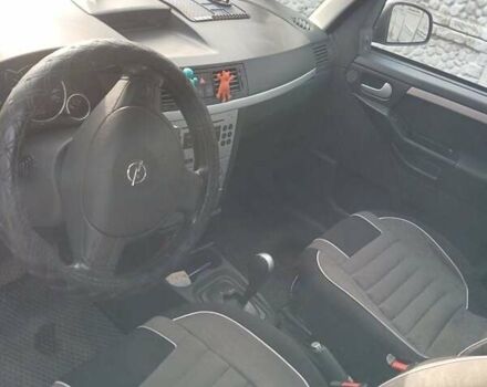 Серый Опель Мерива, объемом двигателя 1.6 л и пробегом 244 тыс. км за 4000 $, фото 5 на Automoto.ua