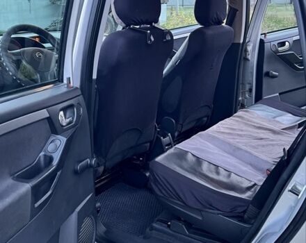 Серый Опель Мерива, объемом двигателя 1.7 л и пробегом 304 тыс. км за 5000 $, фото 6 на Automoto.ua