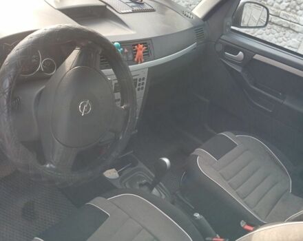 Серый Опель Мерива, объемом двигателя 1.6 л и пробегом 244 тыс. км за 4000 $, фото 6 на Automoto.ua