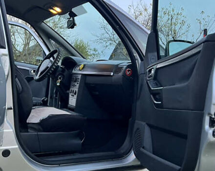 Серый Опель Мерива, объемом двигателя 1.7 л и пробегом 304 тыс. км за 5000 $, фото 7 на Automoto.ua