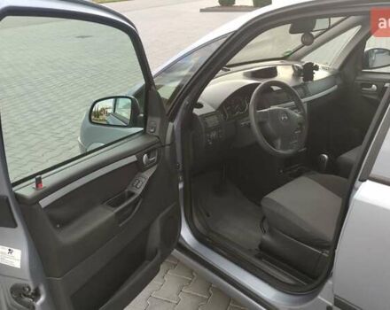 Серый Опель Мерива, объемом двигателя 1.6 л и пробегом 143 тыс. км за 4300 $, фото 1 на Automoto.ua
