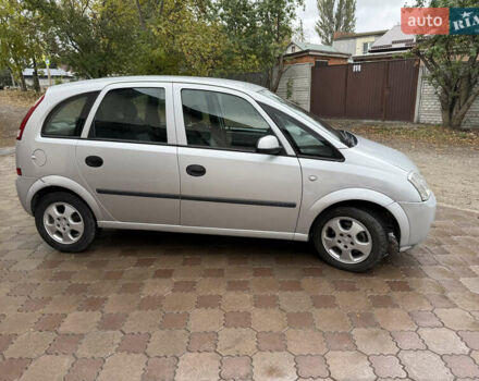 Серый Опель Мерива, объемом двигателя 1.69 л и пробегом 333 тыс. км за 3375 $, фото 3 на Automoto.ua