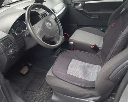 Серый Опель Мерива, объемом двигателя 1.6 л и пробегом 240 тыс. км за 4200 $, фото 4 на Automoto.ua