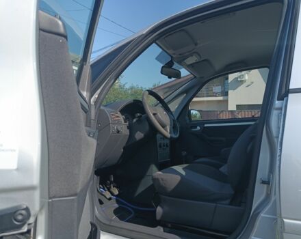 Серый Опель Мерива, объемом двигателя 1.6 л и пробегом 214 тыс. км за 3486 $, фото 3 на Automoto.ua