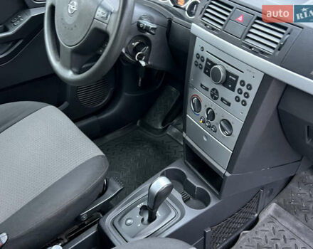 Серый Опель Мерива, объемом двигателя 1.6 л и пробегом 180 тыс. км за 3650 $, фото 17 на Automoto.ua