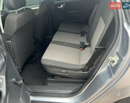 Серый Опель Мерива, объемом двигателя 1.6 л и пробегом 307 тыс. км за 3600 $, фото 7 на Automoto.ua