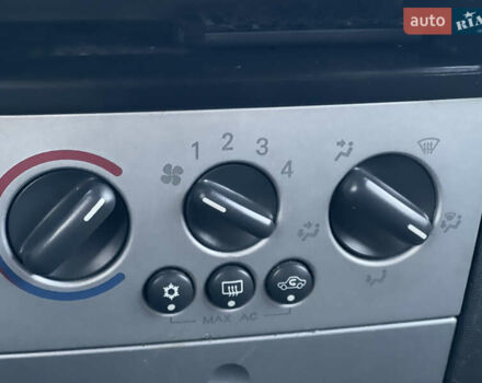 Серый Опель Мерива, объемом двигателя 1.6 л и пробегом 279 тыс. км за 3450 $, фото 22 на Automoto.ua