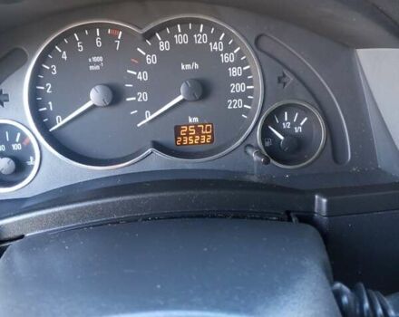 Сірий Опель Меріва, об'ємом двигуна 1.6 л та пробігом 235 тис. км за 3900 $, фото 2 на Automoto.ua