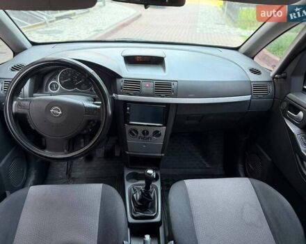 Серый Опель Мерива, объемом двигателя 1.6 л и пробегом 280 тыс. км за 4600 $, фото 2 на Automoto.ua