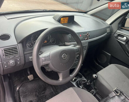 Серый Опель Мерива, объемом двигателя 1.6 л и пробегом 307 тыс. км за 3600 $, фото 2 на Automoto.ua