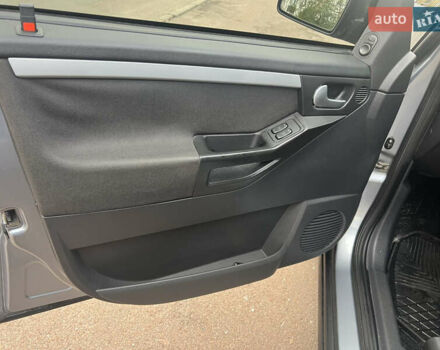 Серый Опель Мерива, объемом двигателя 1.6 л и пробегом 307 тыс. км за 3600 $, фото 6 на Automoto.ua