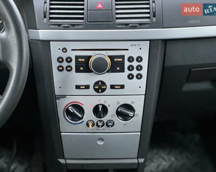 Серый Опель Мерива, объемом двигателя 1.6 л и пробегом 180 тыс. км за 3650 $, фото 31 на Automoto.ua