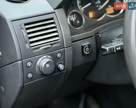 Серый Опель Мерива, объемом двигателя 1.6 л и пробегом 180 тыс. км за 3650 $, фото 26 на Automoto.ua