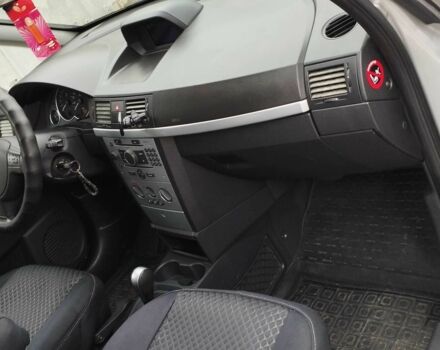 Серый Опель Мерива, объемом двигателя 1.6 л и пробегом 307 тыс. км за 3800 $, фото 11 на Automoto.ua