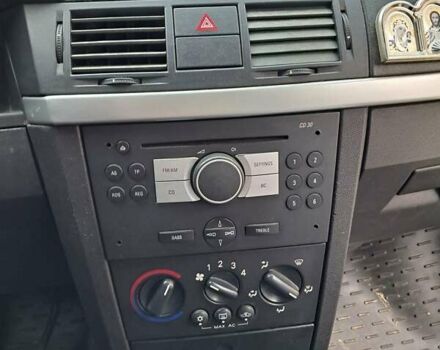 Серый Опель Мерива, объемом двигателя 1.3 л и пробегом 244 тыс. км за 3300 $, фото 5 на Automoto.ua