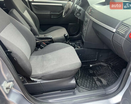 Серый Опель Мерива, объемом двигателя 1.6 л и пробегом 307 тыс. км за 3600 $, фото 5 на Automoto.ua