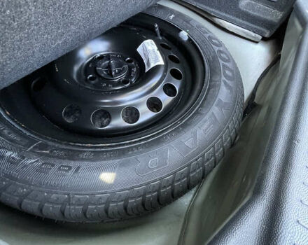 Серый Опель Мерива, объемом двигателя 1.6 л и пробегом 197 тыс. км за 4000 $, фото 10 на Automoto.ua