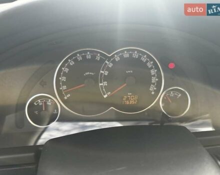 Серый Опель Мерива, объемом двигателя 1.36 л и пробегом 176 тыс. км за 3800 $, фото 12 на Automoto.ua