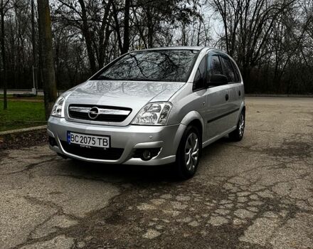 Серый Опель Мерива, объемом двигателя 1.6 л и пробегом 260 тыс. км за 4800 $, фото 1 на Automoto.ua