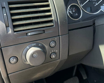 Серый Опель Мерива, объемом двигателя 1.6 л и пробегом 197 тыс. км за 4000 $, фото 13 на Automoto.ua