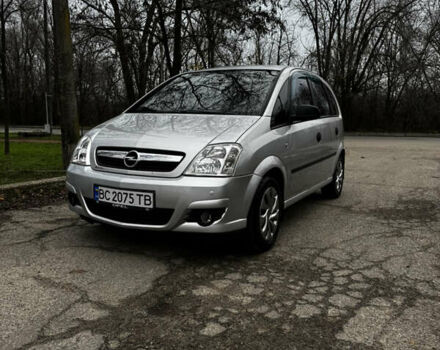 Сірий Опель Меріва, об'ємом двигуна 1.6 л та пробігом 260 тис. км за 4800 $, фото 1 на Automoto.ua