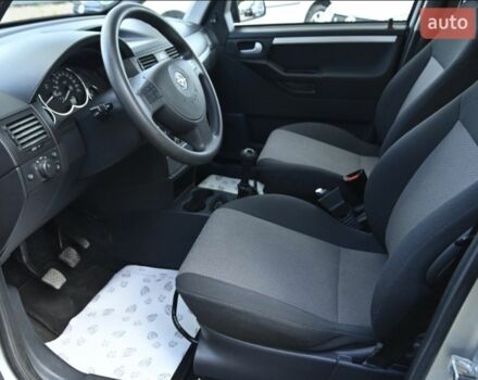 Серый Опель Мерива, объемом двигателя 1.6 л и пробегом 128 тыс. км за 4500 $, фото 4 на Automoto.ua