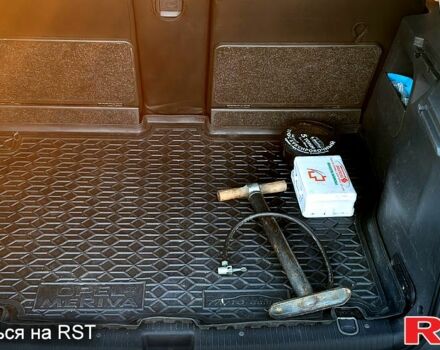 Сірий Опель Меріва, об'ємом двигуна 1.6 л та пробігом 298 тис. км за 4300 $, фото 7 на Automoto.ua