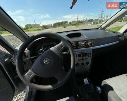 Серый Опель Мерива, объемом двигателя 1.6 л и пробегом 197 тыс. км за 4000 $, фото 7 на Automoto.ua