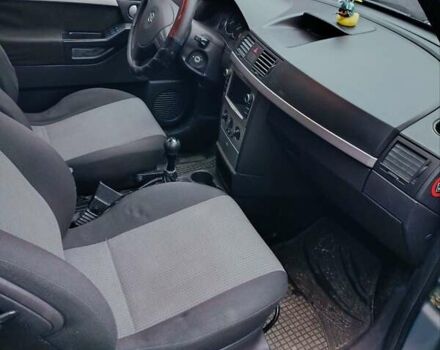 Серый Опель Мерива, объемом двигателя 1.6 л и пробегом 243 тыс. км за 4500 $, фото 6 на Automoto.ua