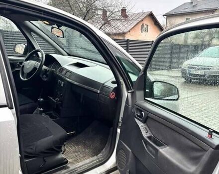 Серый Опель Мерива, объемом двигателя 1.25 л и пробегом 204 тыс. км за 4200 $, фото 2 на Automoto.ua