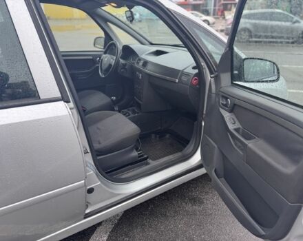 Серый Опель Мерива, объемом двигателя 1.7 л и пробегом 254 тыс. км за 3500 $, фото 7 на Automoto.ua