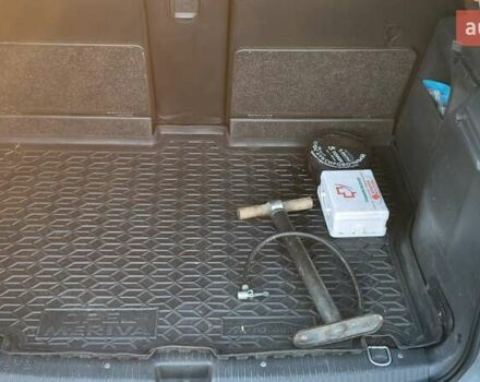 Серый Опель Мерива, объемом двигателя 1.6 л и пробегом 298 тыс. км за 4300 $, фото 10 на Automoto.ua