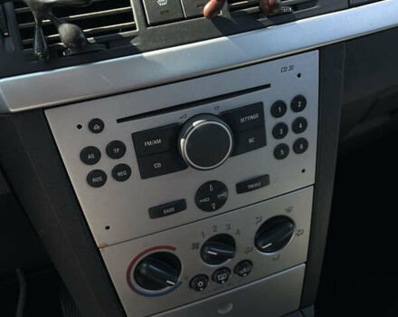 Серый Опель Мерива, объемом двигателя 1.6 л и пробегом 197 тыс. км за 4000 $, фото 12 на Automoto.ua