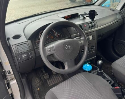 Серый Опель Мерива, объемом двигателя 1.6 л и пробегом 168 тыс. км за 4000 $, фото 7 на Automoto.ua
