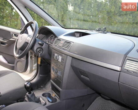 Серый Опель Мерива, объемом двигателя 1.6 л и пробегом 152 тыс. км за 4900 $, фото 10 на Automoto.ua