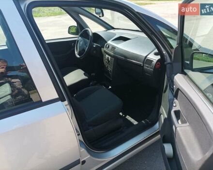 Серый Опель Мерива, объемом двигателя 1.4 л и пробегом 165 тыс. км за 5000 $, фото 5 на Automoto.ua