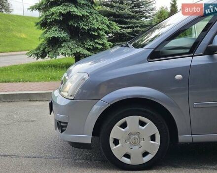 Серый Опель Мерива, объемом двигателя 1.6 л и пробегом 209 тыс. км за 3999 $, фото 5 на Automoto.ua