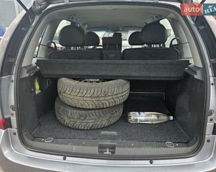 Серый Опель Мерива, объемом двигателя 1.6 л и пробегом 209 тыс. км за 3999 $, фото 35 на Automoto.ua