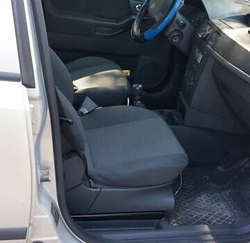 Серый Опель Мерива, объемом двигателя 1.69 л и пробегом 210 тыс. км за 4800 $, фото 9 на Automoto.ua