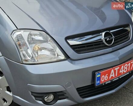Серый Опель Мерива, объемом двигателя 1.6 л и пробегом 209 тыс. км за 3999 $, фото 2 на Automoto.ua