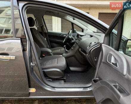 Серый Опель Мерива, объемом двигателя 1.36 л и пробегом 244 тыс. км за 5900 $, фото 17 на Automoto.ua