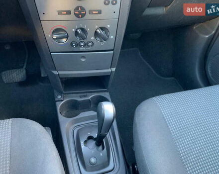 Серый Опель Мерива, объемом двигателя 1.6 л и пробегом 270 тыс. км за 4999 $, фото 31 на Automoto.ua